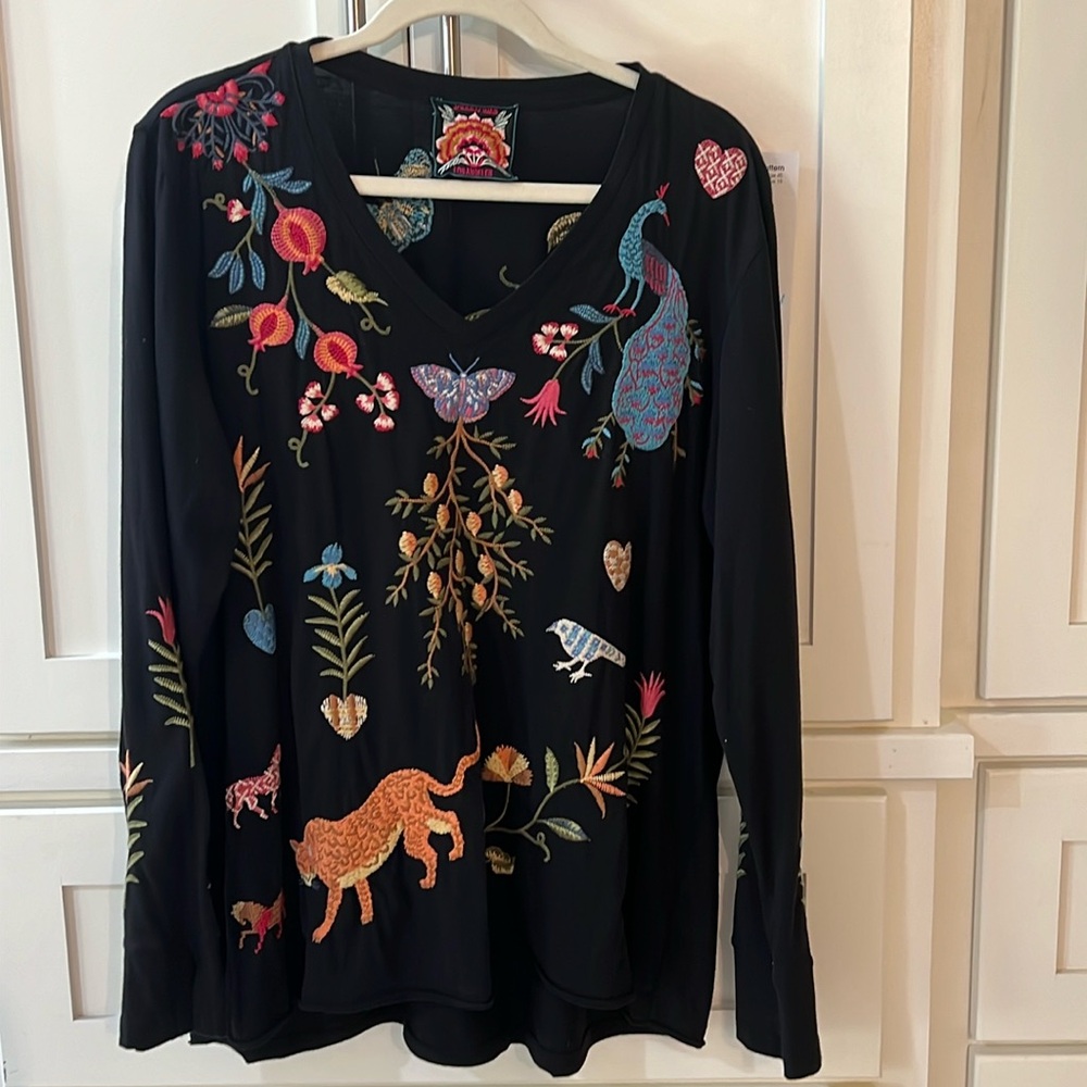 Black Johnny Was cotton shirt.
Never been worn, xl, smoke free home.